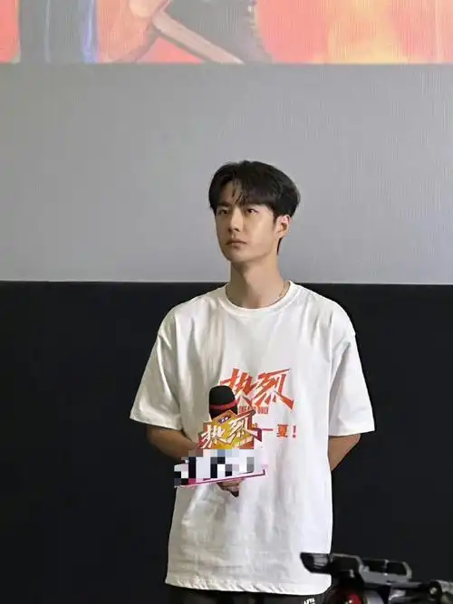 王一博现身热烈北京路演现场##王一博热烈北京路演生图