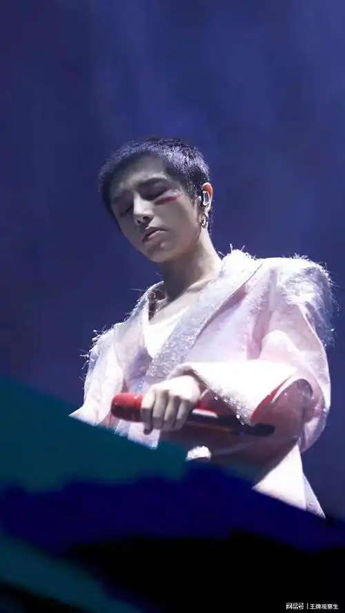 华晨宇寸头造型绝了