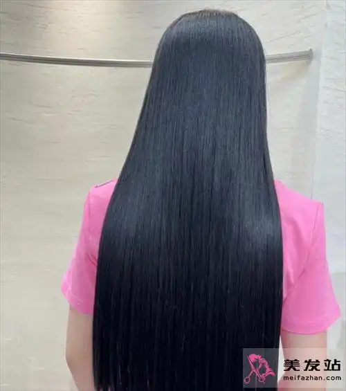 黑长直,经典不过时的发型,浪漫时尚好打理,背影看起来非常女神.