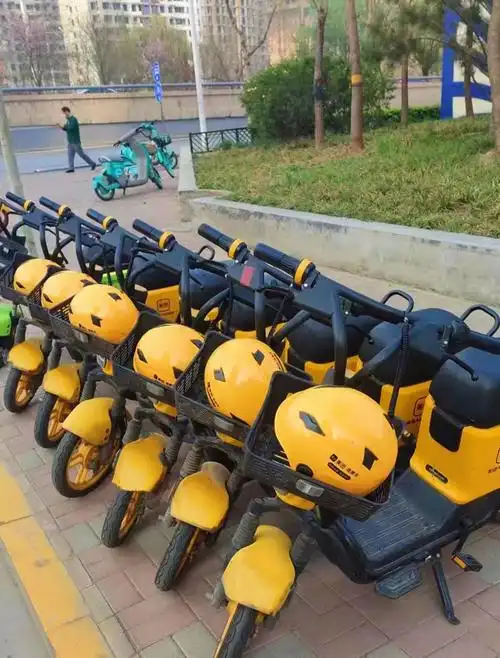 安全骑行从头开始石家庄城区共享电单车加配头盔