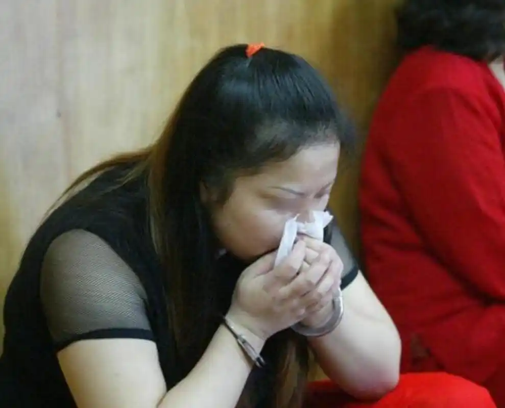 2003年,湖北武汉,一名毒贩何秀玲即将面临死刑的执行.