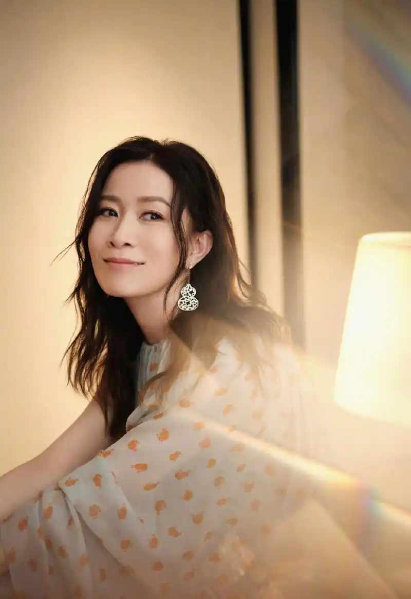 佘诗曼雪纺长裙优雅写真图片16