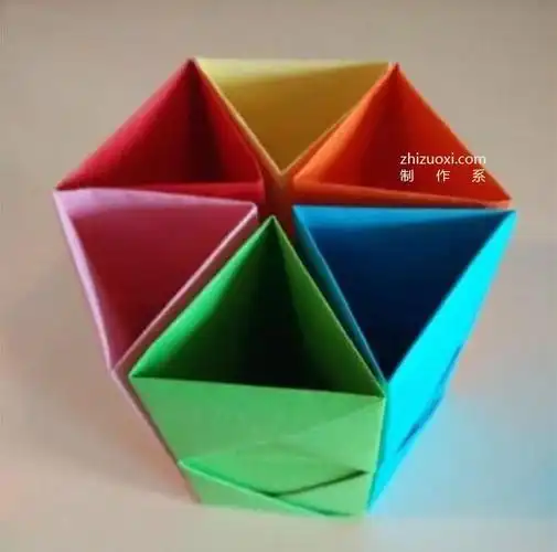 折出多彩六孔笔筒的折纸笔筒图解教程