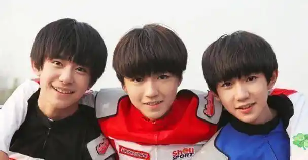 百花盛宴,千玺授勋,王俊凯主持,王源缺席,tf的不同转型路径_易烊_发展