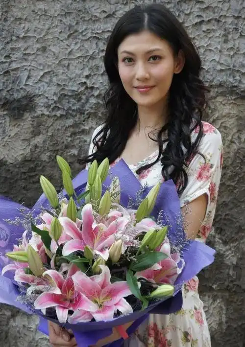 艾莉李彩桦的豪门梦破灭了9月离婚婚姻只维持了19个月