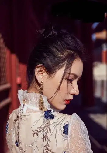 张予曦是公认的高颜值女星了,猫系脸长相极具妩媚灵动,魅力十足