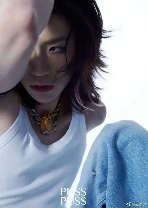 小鬼荷尔蒙机车大片#歌手,制作人@小鬼-王琳凯全新秋季刊杂志释出!