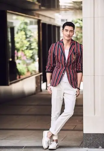 48岁胡兵和42岁郭品超同框网友感慨最惨烈的同框现场