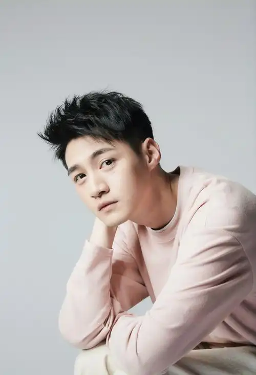 封佳奇(jakcie),1990年9月26日出生于上海市杨浦区,中国内地影视男