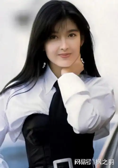 周慧敏年轻时候的颜值巅峰,清新脱俗,绝对的"玉女掌门人"!