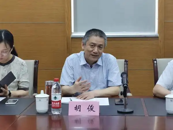 省残联理事,组织联络处长胡俊在座谈会上讲话