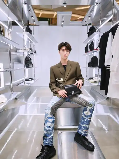 品牌代言人范丞丞上海国金限时店开业