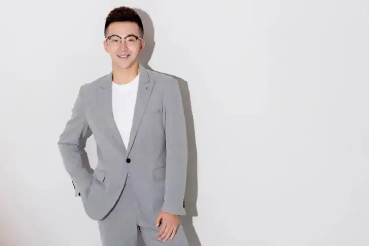 荣获四川十佳这位德阳电视台的主持人不简单你肯定见过他