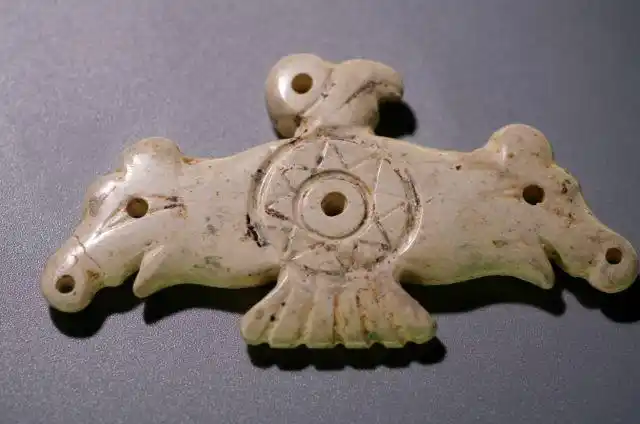 6凌家滩玉版玉龟