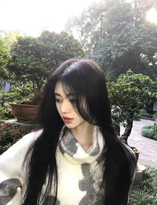 鞠婧祎:颜值与演技并重,舞台上的甜美天使