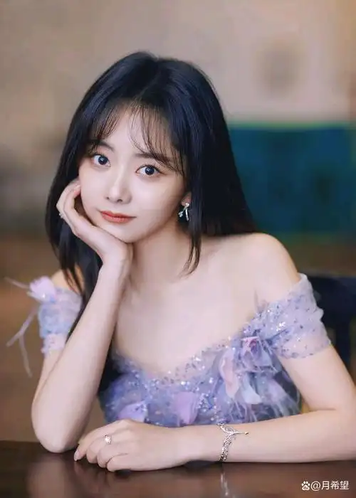 谭松韵15岁出道30岁成名,作为90后小花代表,不管是演技还是人品,都是