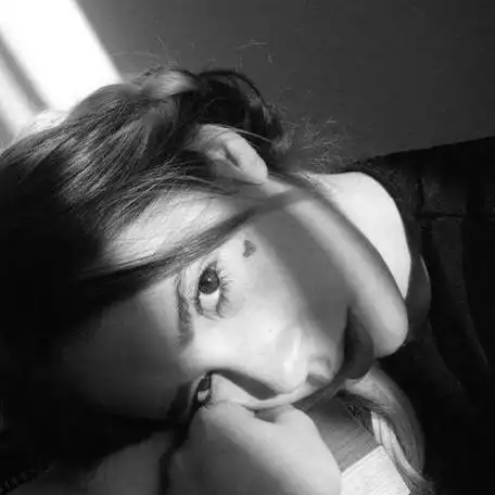 黑白女生头像高冷伤感