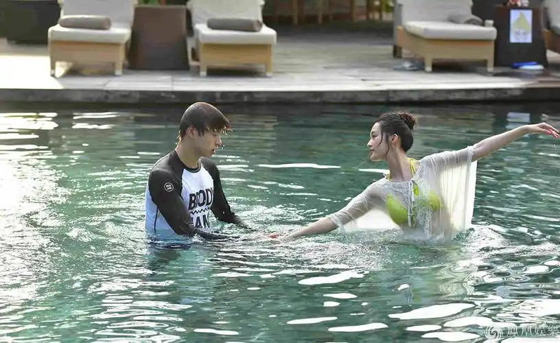 李沁魏大勋水下拥吻激情浪漫