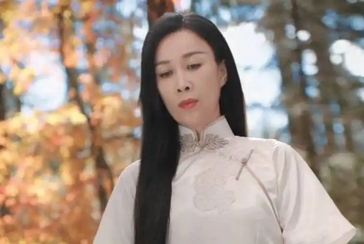 原创那英穿旗袍上围时尚变古典美女东北话引爆笑