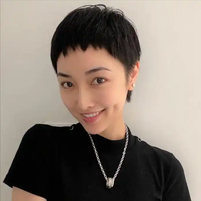 不烫不染又自然的短发来了,清爽干练又不失时尚感,主要是显脸小