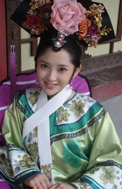 17 唐艺昕祺嫔真心漂亮,小圆脸,很娇俏.虽然角色肤浅而讨厌.