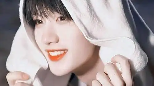 时代少年团丁程鑫,凭帅气的颜值登上韩国热搜,唱跳演技更是惊艳!