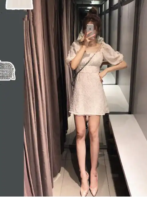 阿七2019年春秋季新款气质白色纹理高腰泡泡袖娃娃衫连衣裙子女装