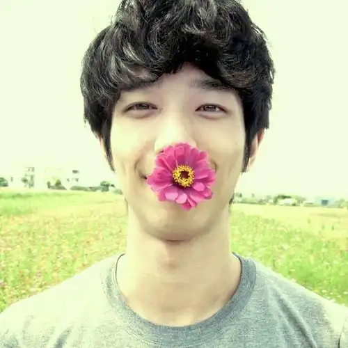 刘以豪旧照至于大雷是否转身带刘以豪,这位刚刚因为《我们不能是朋友