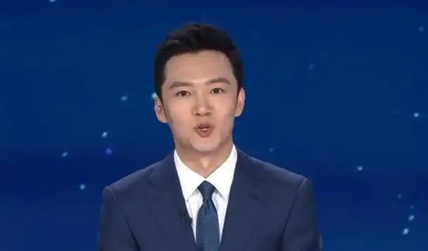 著名主持人张韬:30岁进央视,34岁上春晚,是亲人眼里的"暖男"