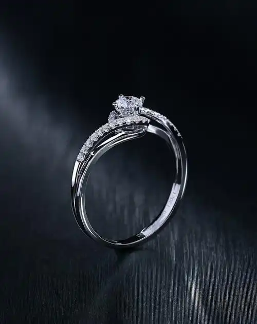 每克拉美珠宝专场-柔美花朵-浪漫扭臂20分18k金钻石女戒