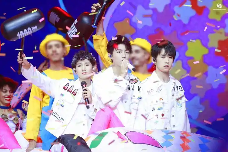 tfboys 三人 十年 一起走