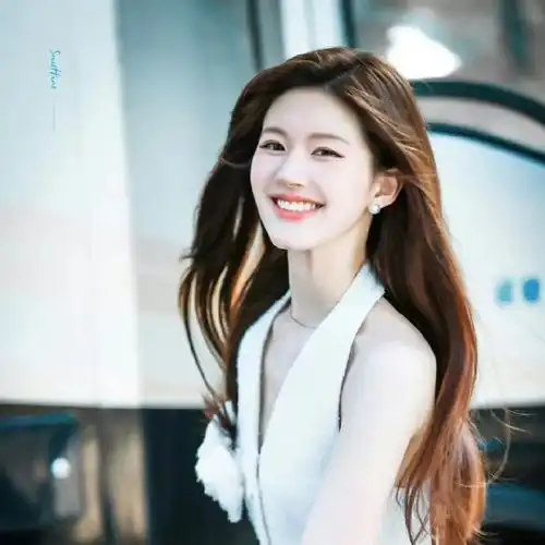 3035383532|赵露思头像 许我耀眼