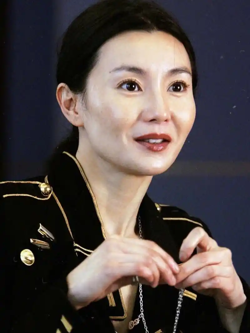 一代女神张曼玉 | 眼含星河 张曼玉妥妥的电影脸,目光如炬,眼睛里有