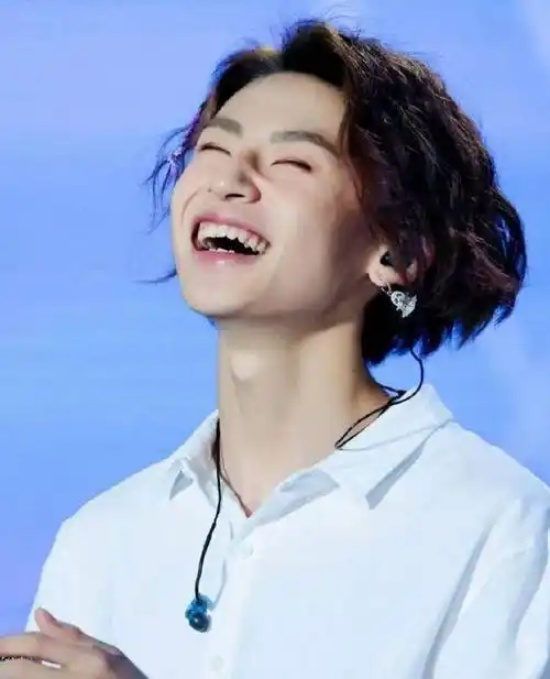 被称为"人间仙子"的朱正廷,最近也是行程满满,不仅要参加电视剧的拍摄