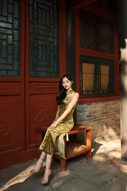 吴宣仪 旗袍 一字带高跟凉鞋