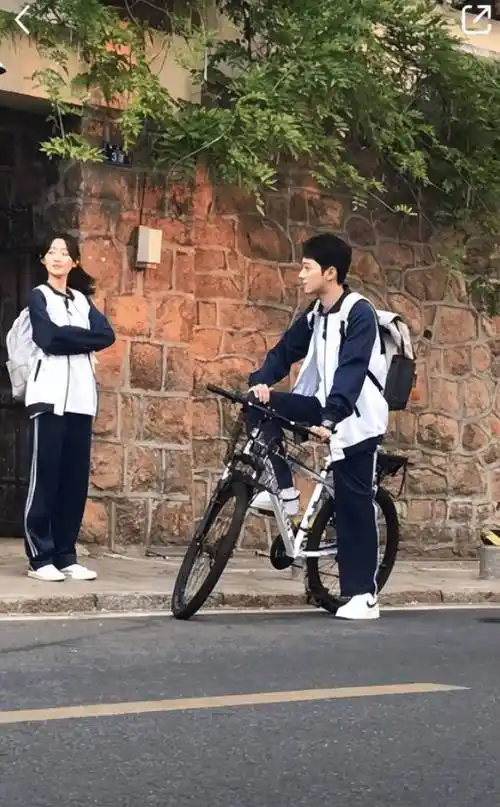 《我们》未播先火,赖冠霖杨雨潼路透流出,是小说中的青梅竹马了