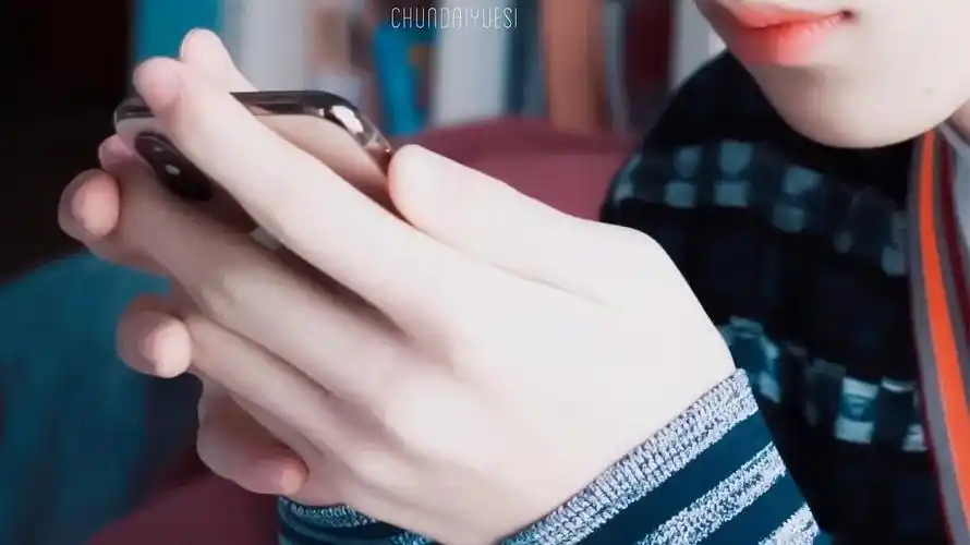 宋亚轩手控福利他的手是不是十八楼最好看的