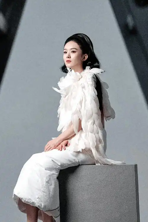 赵丽颖时装男士九月封面:魅力风采!