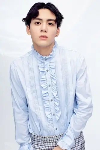 曾舜晞年末写真男友力爆表 变身童话里的"巴洛克王子"