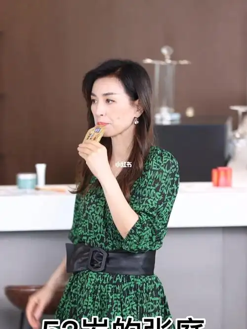 身高165的 #张庭  一出场就 #气场全开女王范儿  53岁的年纪却宛如