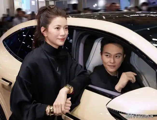 53岁袁咏仪要么不打扮,一旦打扮就绝对惊艳,与网红对比差距明显!