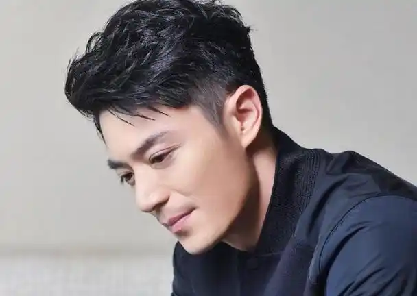 婚姻幸福的霍建华,因为颜值出众走红,早就成为实力派演员