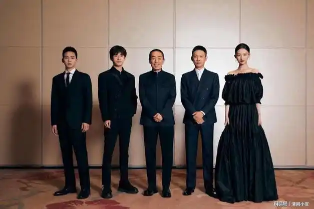 王源与欧阳娜娜合体拍摄《vogue》十月刊封面曝光