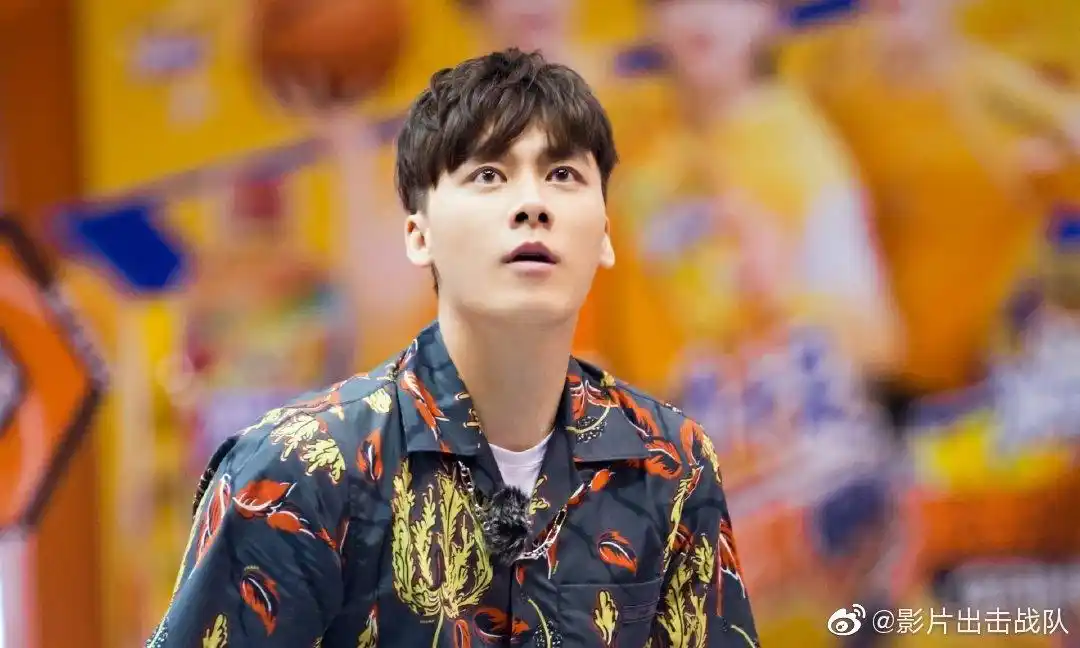 你想看李易峰在《我要打篮球》中实实在在打场球吗?