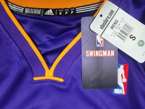 求鉴定 科比客场紫金球衣 sw 5回复