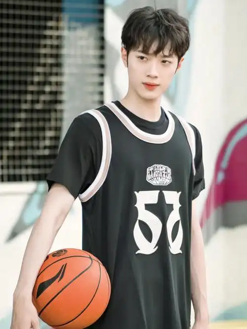 人总会在某个阶段喜欢上赖冠霖