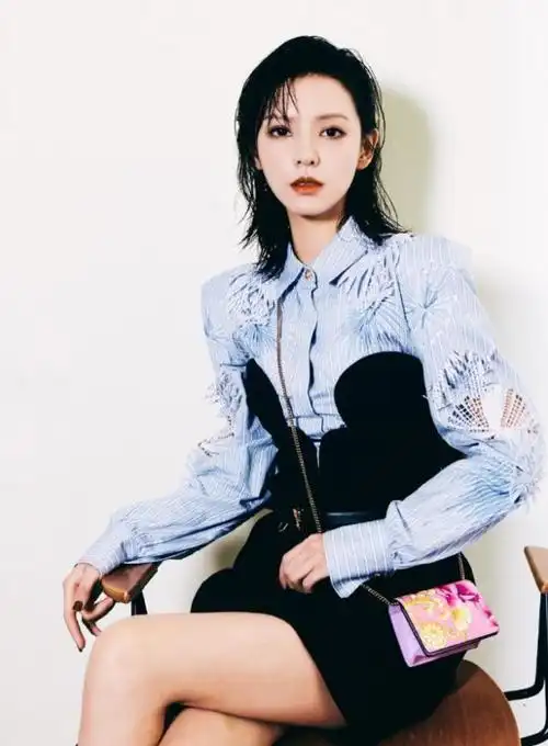 zaker娱乐|王思聪最美前女友,用"绳子"当鞋来秀腿,翘起来那刻撩翻全场