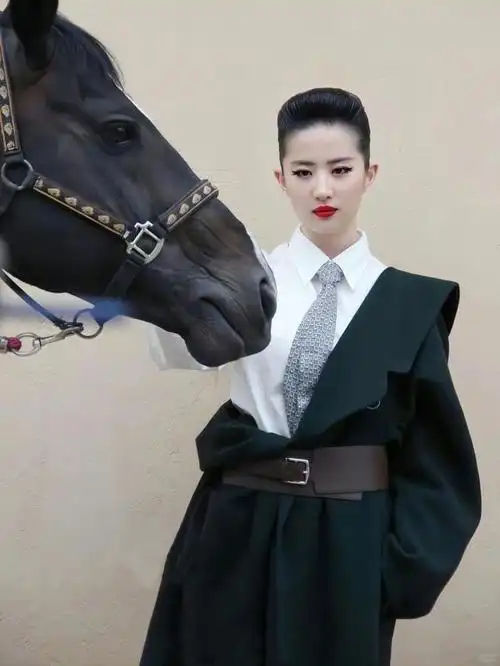 刘亦菲2012年时装杂志,你觉得好看吗?