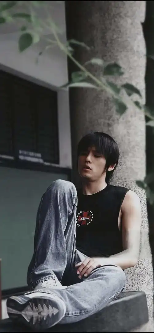 早期出道前后的周杰伦也是一枚小鲜肉,分享一些周杰伦早期的青涩照片