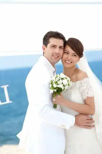 梁咏琪炮制惊喜 四部曲冧老公仔